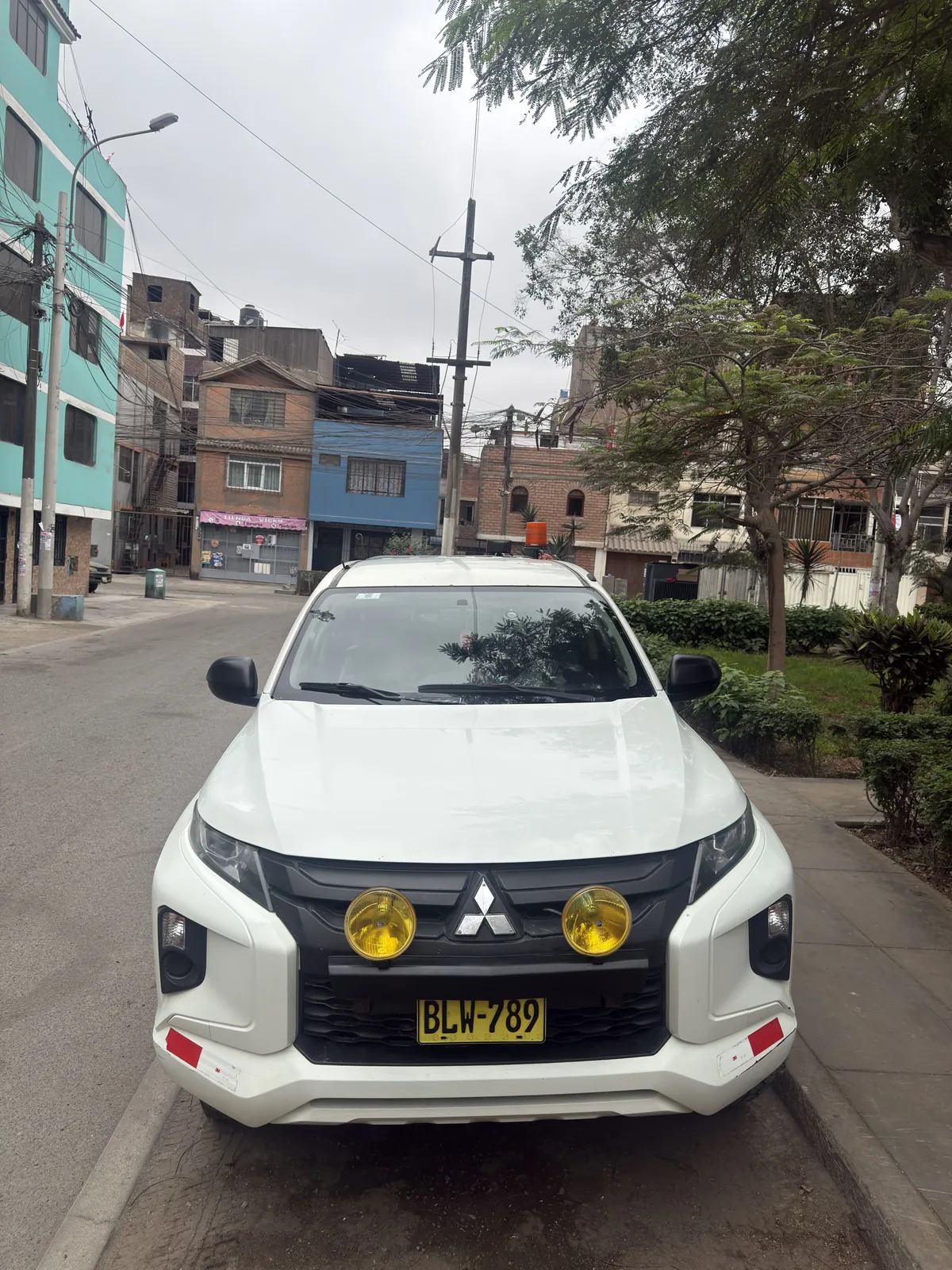 Mitsubishi L200 GLX 4x4 2022 — vista frontal