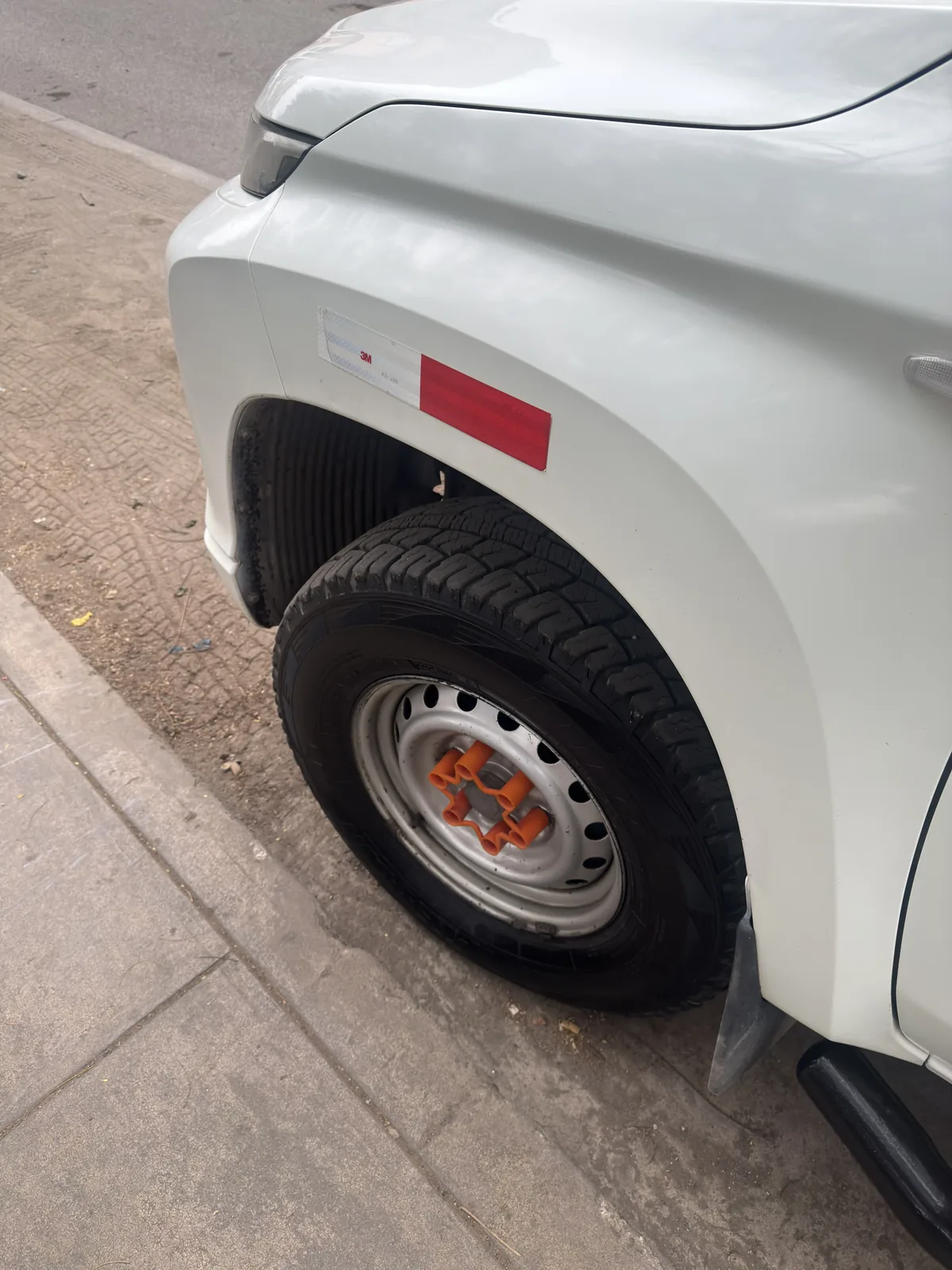 Llanta delantera y aro de la L200 4x4