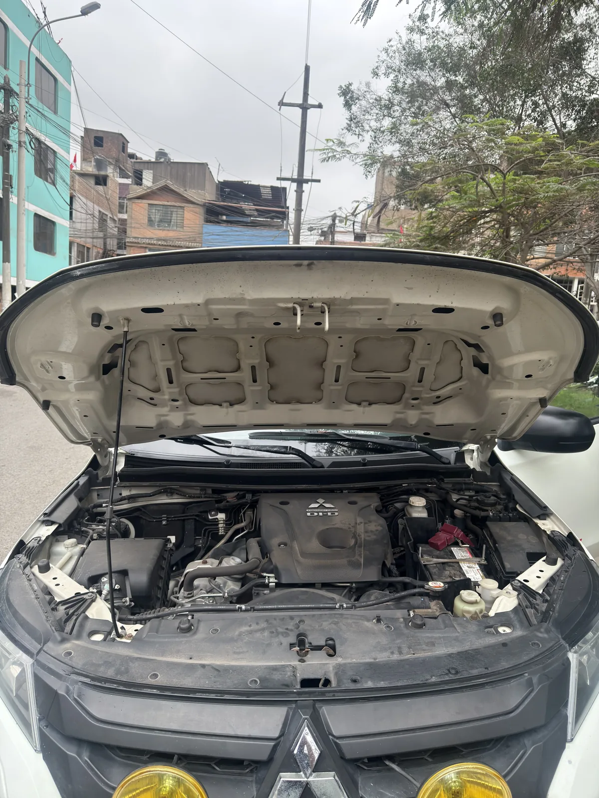 Compartimiento del motor 4N15 2.4L DI-D